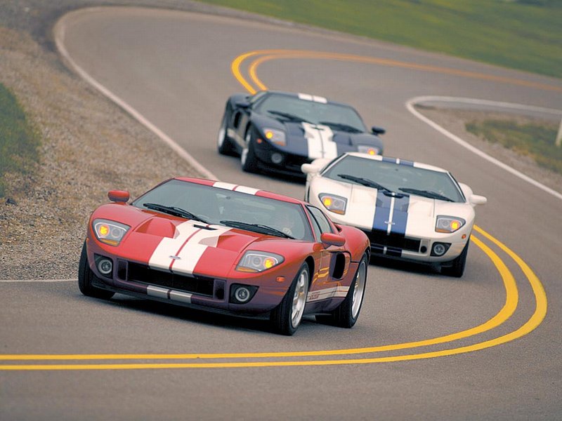 800-600-2005_Ford_GT_1.jpg