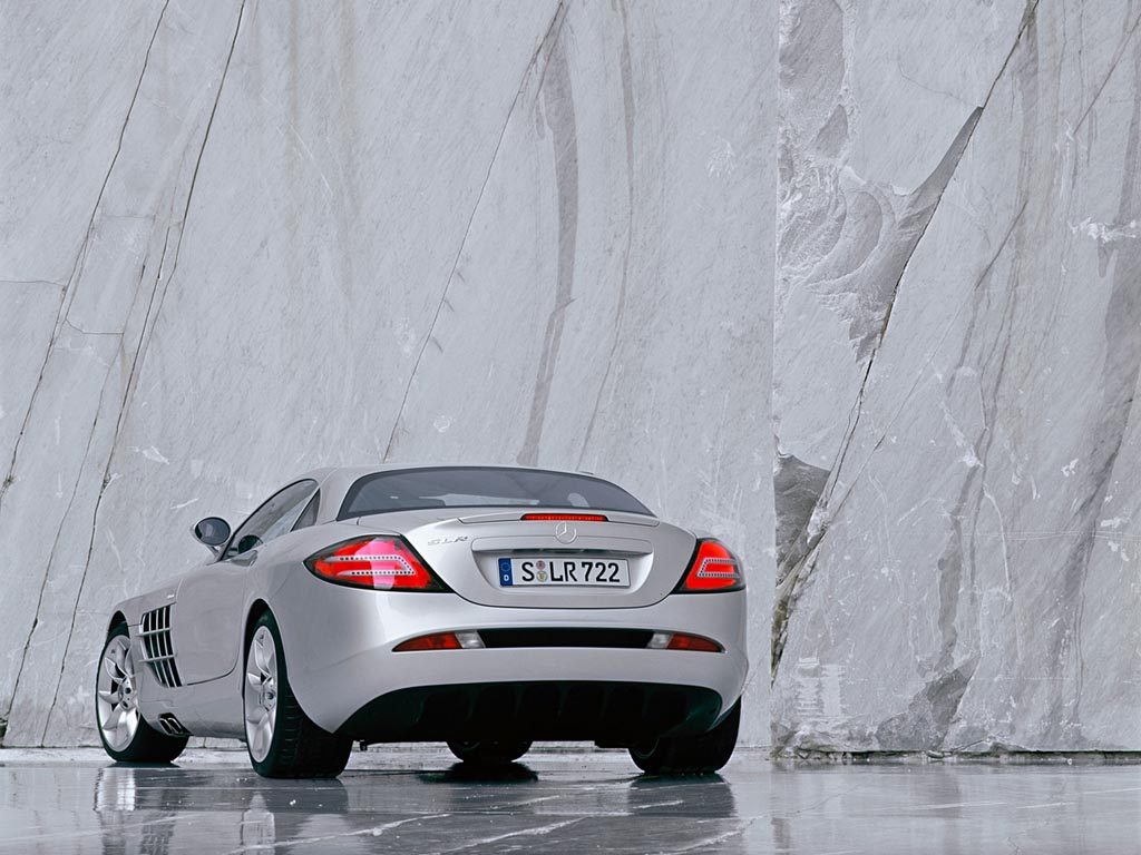 1024-768-2004_Mercedes-Benz_SLR_McLaren.jpg